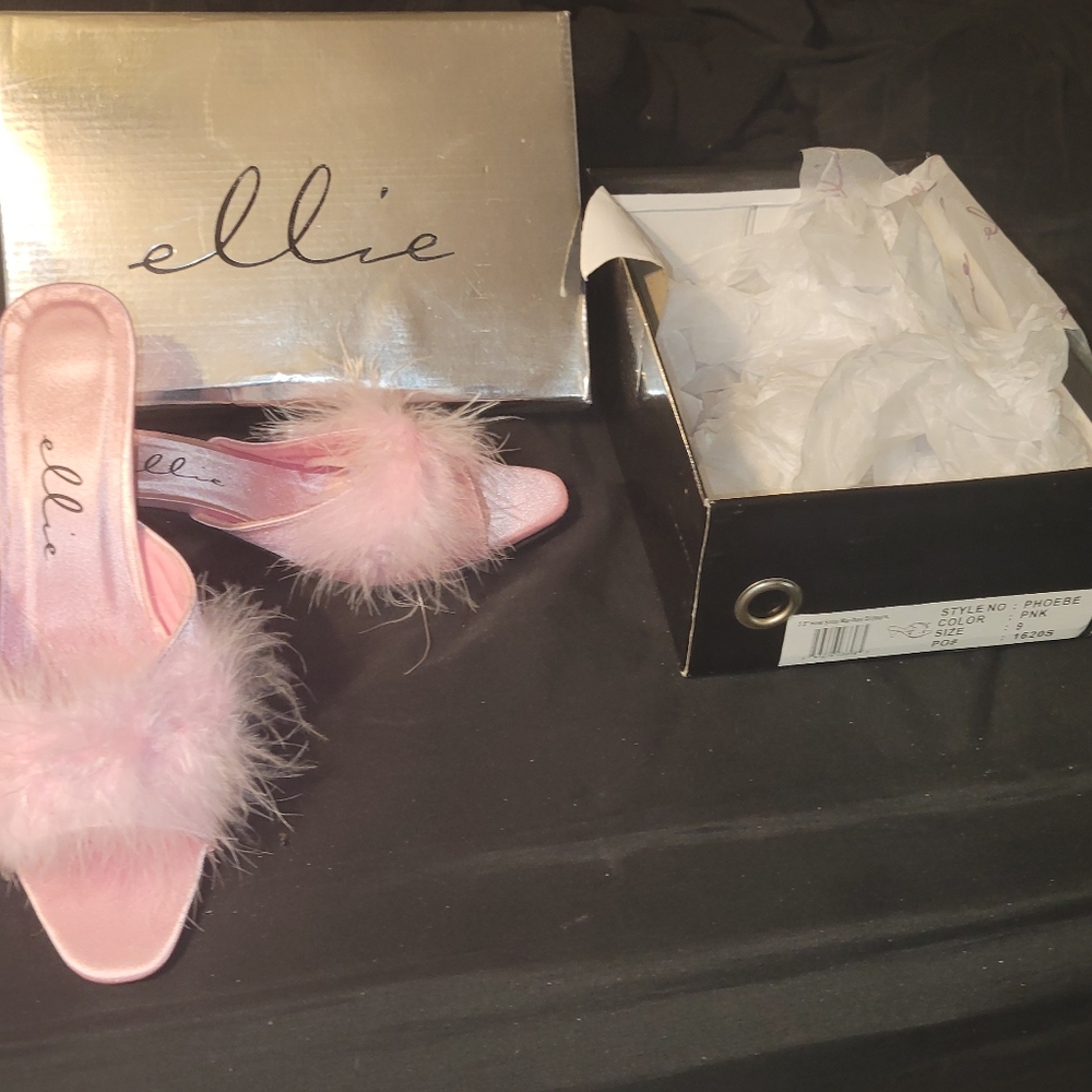 Ellie feather kitten heel sandal size 9